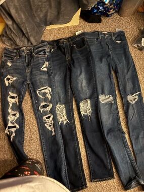 Women’s Distressed Dark Blue Skinny Jeans - Classic Denim Style